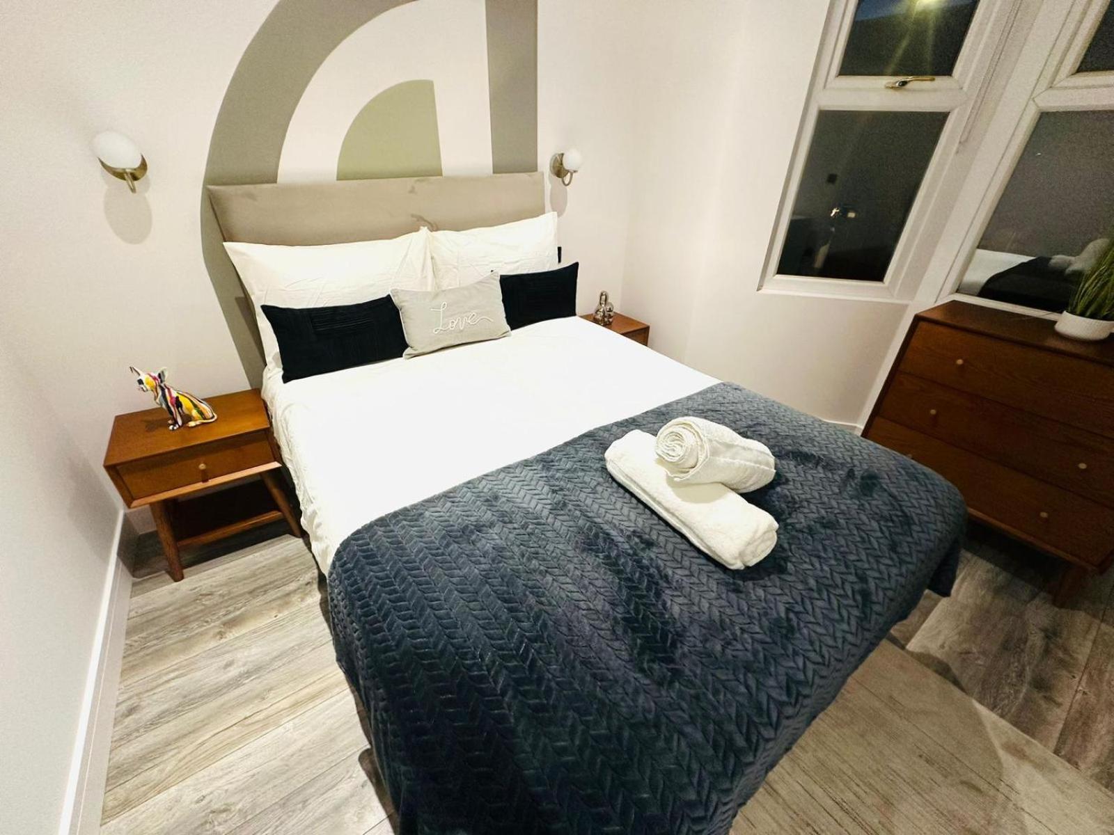 Luxury Flats, Perfect And Ideal For Tourists *
