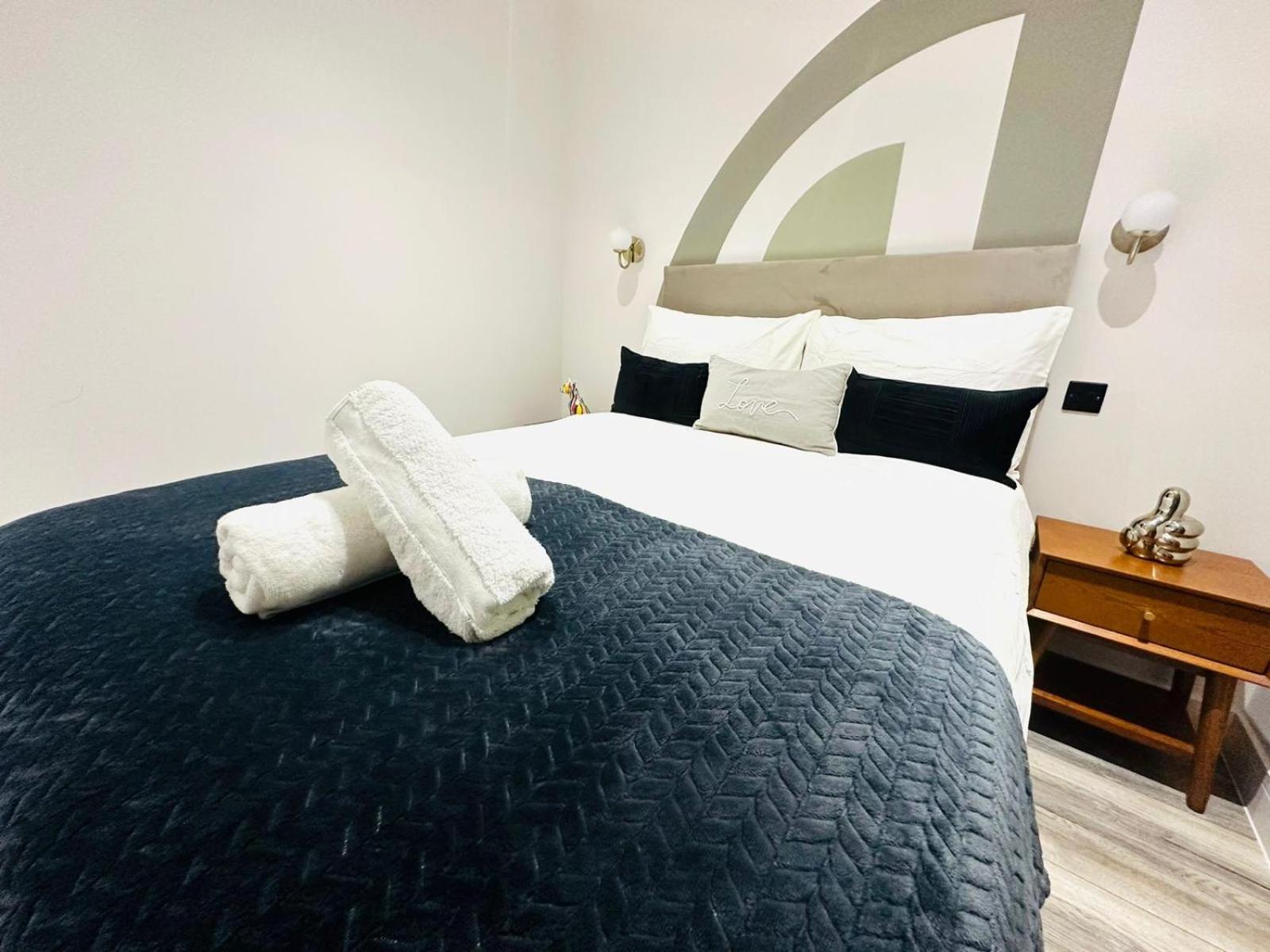 Luxury Flats, Perfect And Ideal For Tourists Apartment *