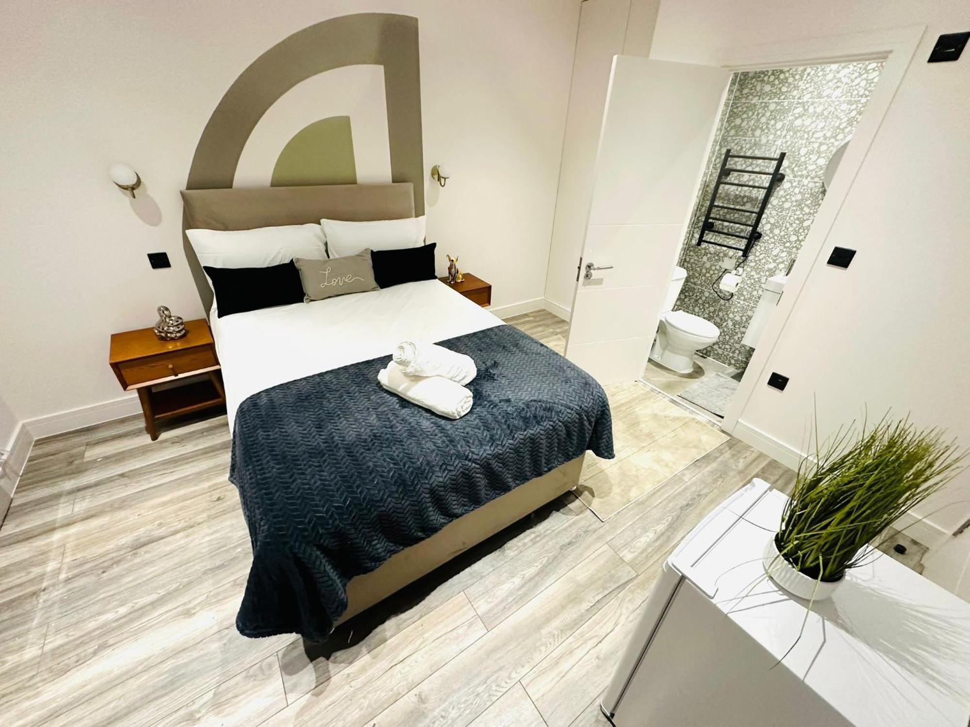 Luxury Flats, Perfect And Ideal For Tourists *