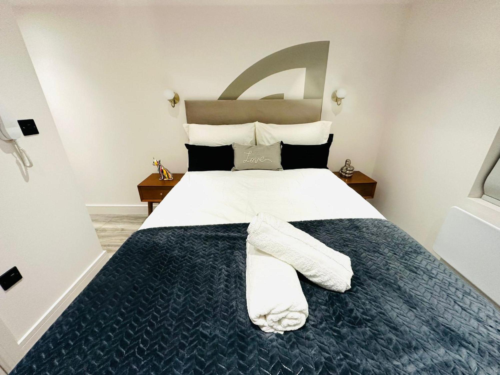 Luxury Flats, Perfect And Ideal For Tourists Apartment *